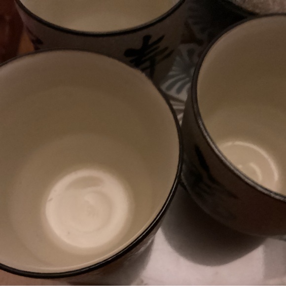 Sake set , warm sake . Tea pot and cups . These are nice . - Picture 4 of 5